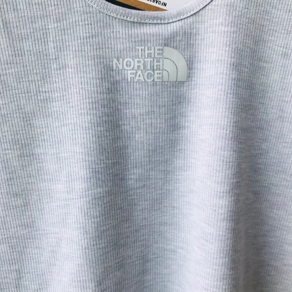 The North Face Womens Ln Strng Rb Tee Size : M  Tnflightgreyhtr  MSRP $60 - Picture 2 of 5